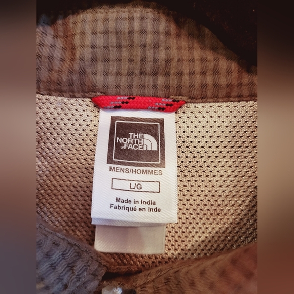 The North Face Short Sleeve Button Down Shirt - Picture 5 of 8
